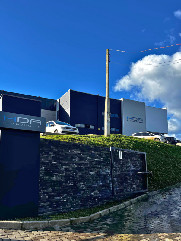 Pioneira na Fabricação de Soluções de Iluminação LED